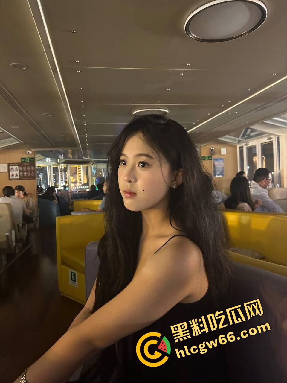 女友闺蜜【赵汝】开档丝袜被中出,御姐脸傻白甜性格,深情舔屌主动骑坐,小穴松垮得像被操穿!-6