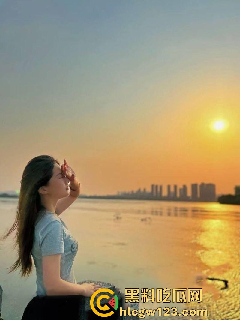 山东舞蹈老师【程一倩】失恋后放飞自我 穿着性感黑丝约炮 惨遭大屌猛男爆操彻底被征服 呻吟声酥骨令人脸红心跳!-2