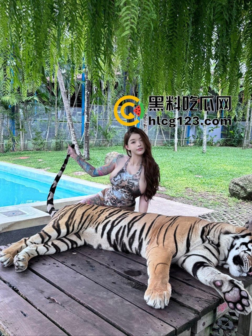 福利鸡希希Gina爆出9月新作!巨乳肥臀颜值炸裂,BUT这可是TS,接受得了再看!-10