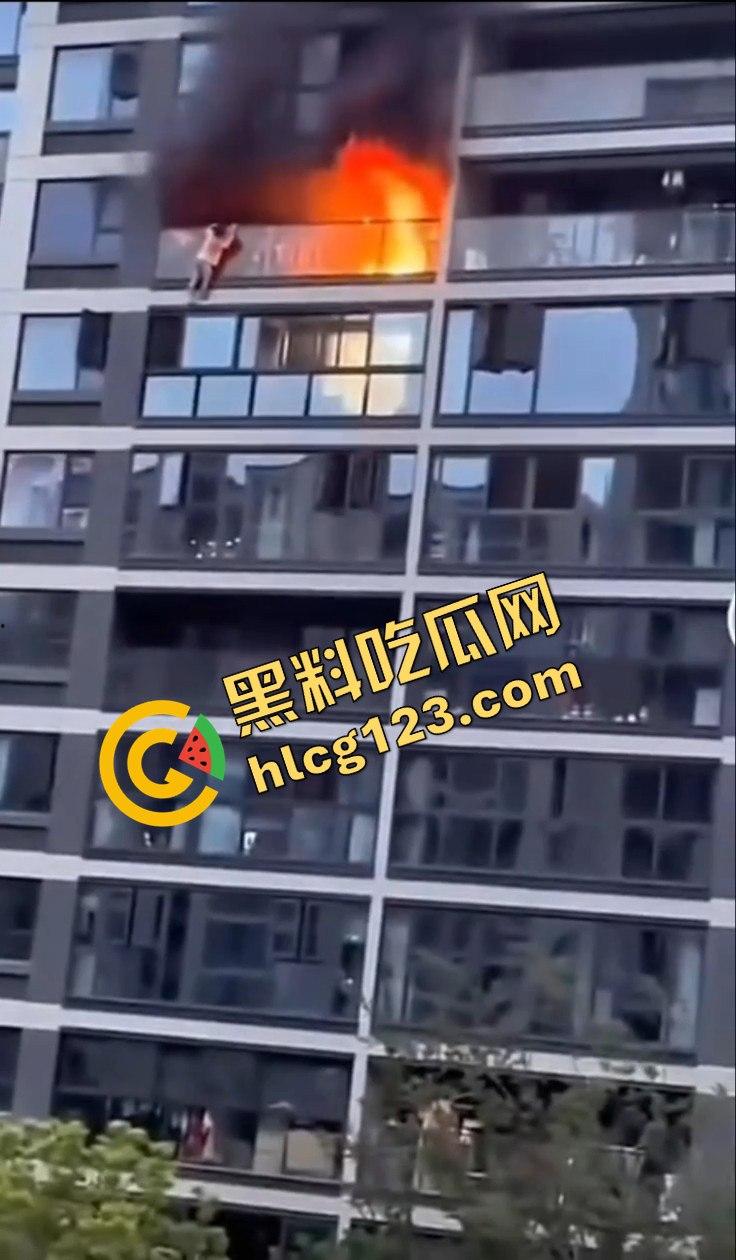 杭州居民楼火灾惨剧!楼上住户逃生不成被熏晕坠楼,楼下邻居冷漠关窗-2