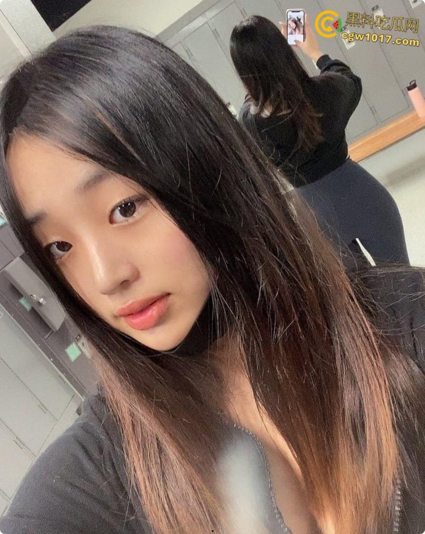 韩国极品网红美女【yunseo】,金主定制视频流出,jk制服全裸露出自慰诱惑,水晶肉棒玩弄淫态尽显 !-3