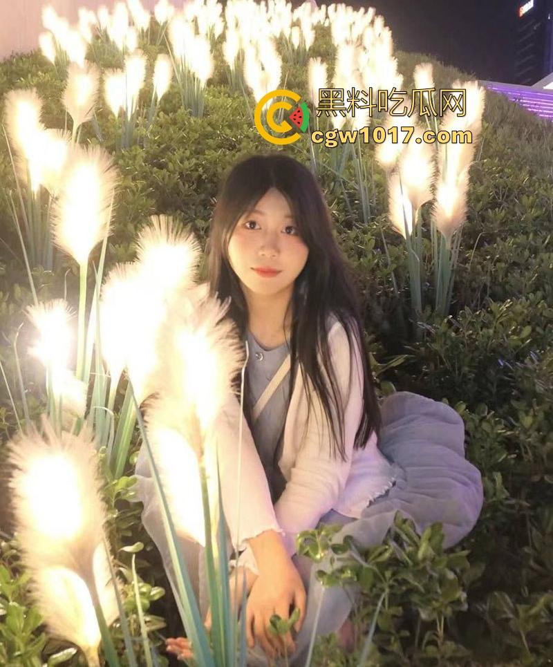 湖北师范大学萝莉学妹【温琬玲】反差跪床深喉口爆，狗链牵引翘臀后入爆操，与男友性爱视频曝光泄露！-5