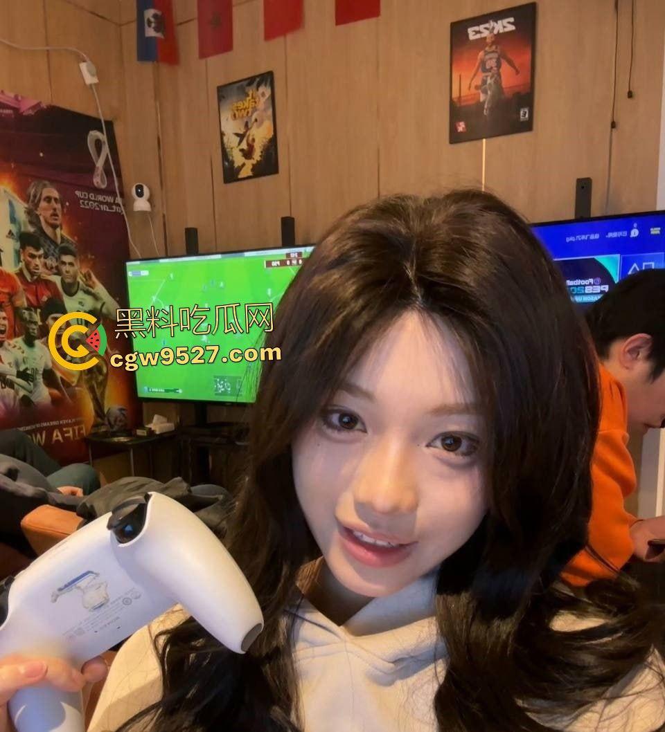 抖音网红【junia】,天津理工女大生齐婧煊,粉嫩骚穴骑粉色巨屌,插到白沫出来!-2