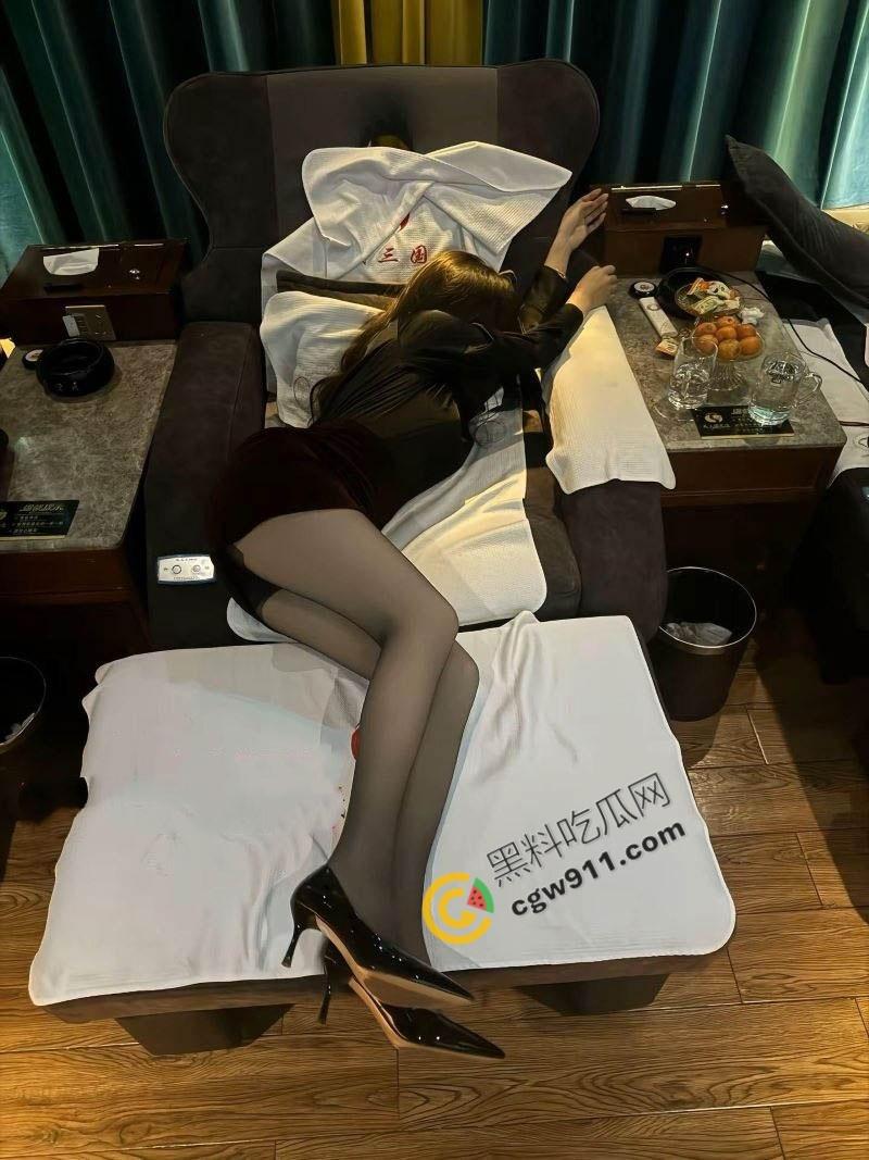 深圳懿德轩76号女技师被瓜友爆操视频流出!腿长细腰翘臀,C杯美,制服诱惑,视觉触感双重冲击-6