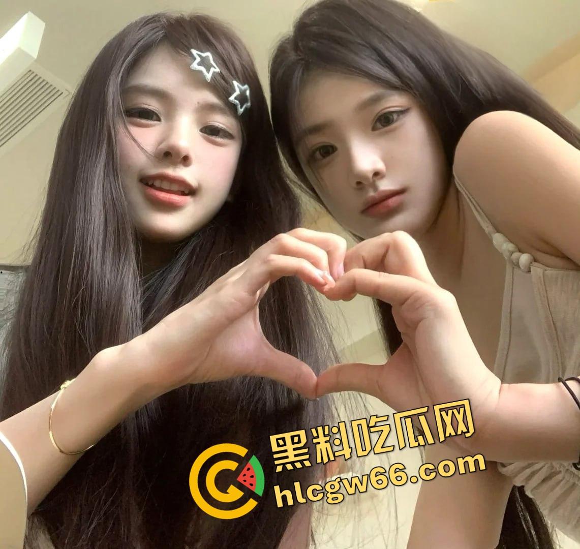 长沙兰博基尼富二代酒店双飞姐妹花,俩骚婊抢鸡猛舔争上位,奶子挺臀圆口活爽爆,舔脚自拍被曝光!-1