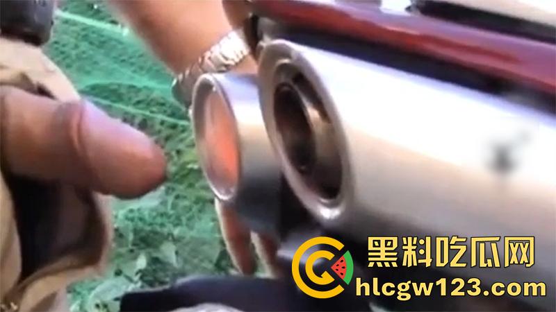 印度三哥再来奇葩操作，鸡巴爆操电梯门，果然就算是地震裂个缝，三哥都能轮奸地球！-1