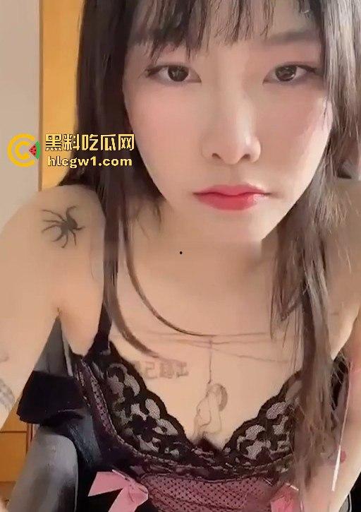 上海师范大学舞蹈生【徐雪柔】私拍流出！全身纹身反差御姐，地铁大胆露出火辣至极！-4