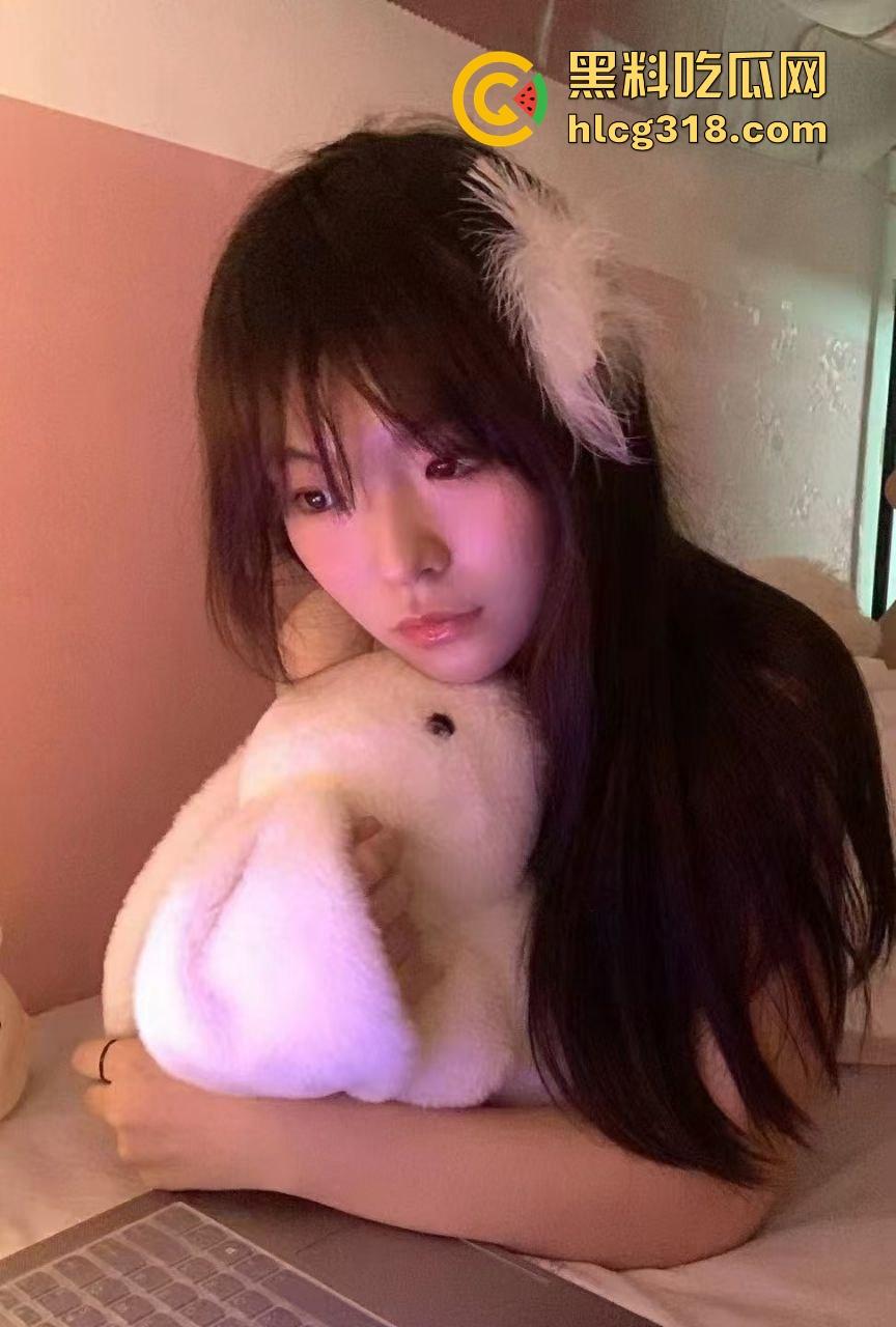 网恋半年大翻车,清纯萝莉秒变大姐,不过胜在身材还在,大哥还是强行带到酒店后入了 狠人一枚!-8