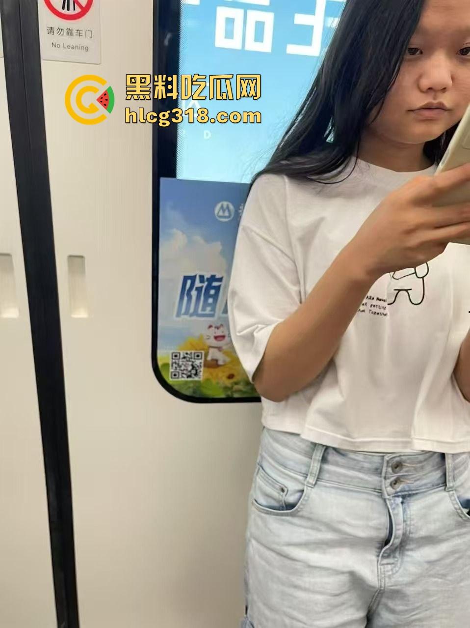 网恋半年大翻车,清纯萝莉秒变大姐,不过胜在身材还在,大哥还是强行带到酒店后入了 狠人一枚!-9