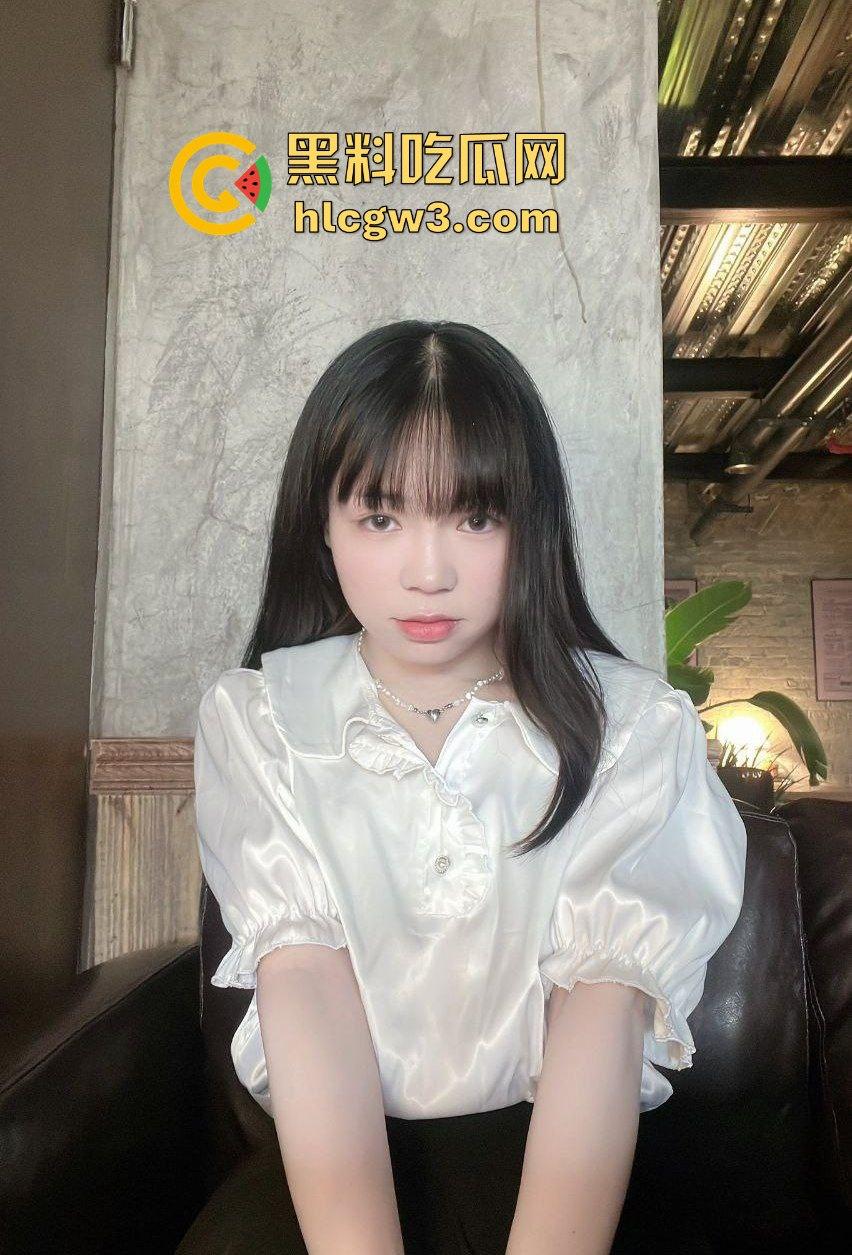 白白嫩嫩极品长腿骚货【胡梦琪】,户外露出拿枪挑逗玩口爆,野战现场直接干到树皮都裂了草到腿软!-3