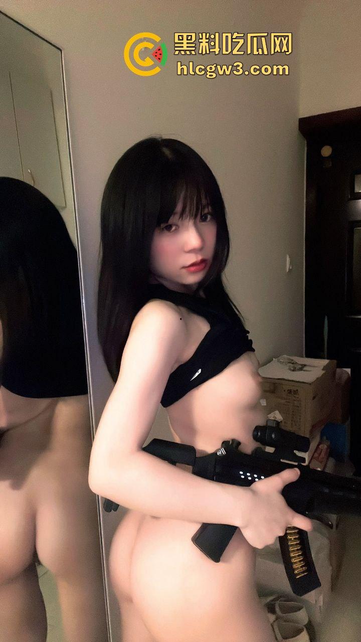 白白嫩嫩极品长腿骚货【胡梦琪】,户外露出拿枪挑逗玩口爆,野战现场直接干到树皮都裂了草到腿软!-6