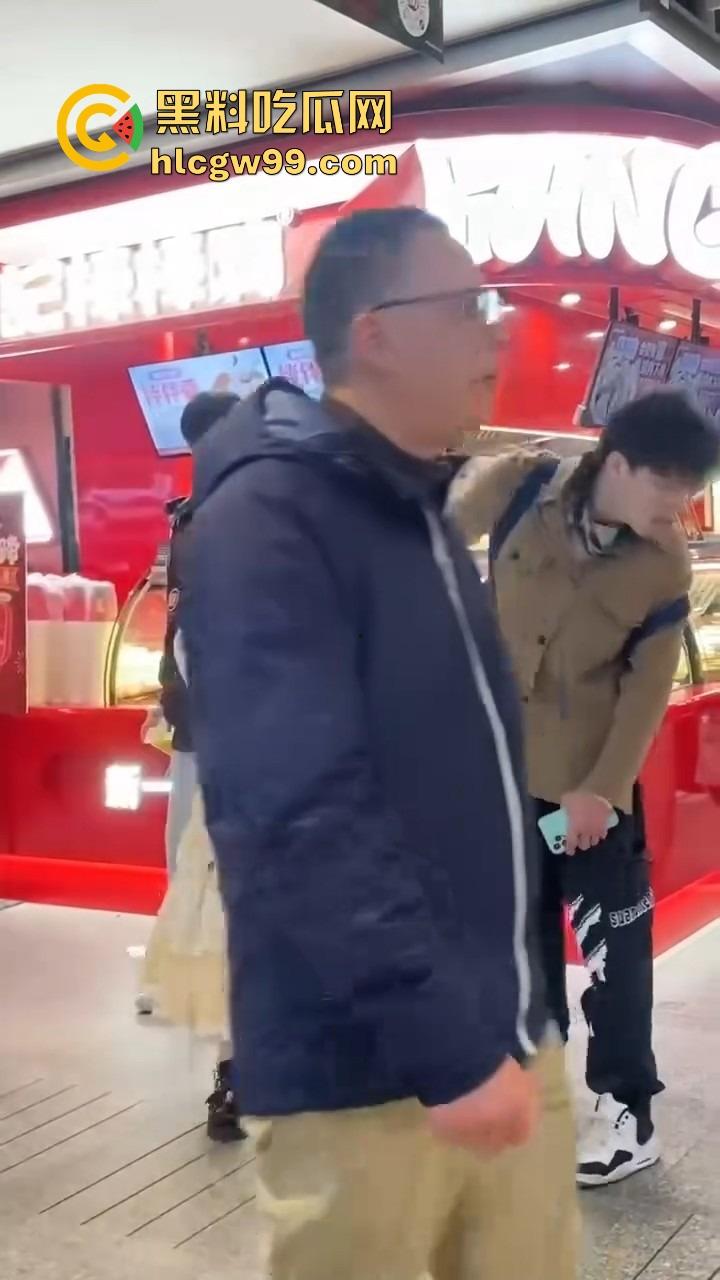 洛丽塔小仙女劈腿实锤,脚踏两只船,花着这个的钱睡着那个的,还在廖记棒棒鸭装委屈,双标程度离谱!-6