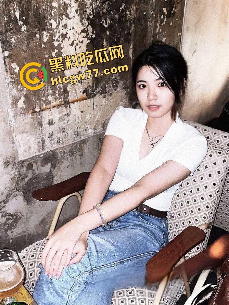 南宁甜美女老师【柳林依】白天教书育人,晚上换粉嫩穿搭被炮友操到嗷嗷叫,反差骚货天花板!-3