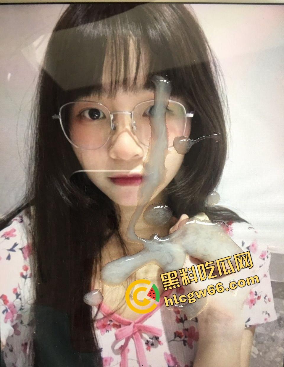 重庆眼镜学生妹【景浩】从图书馆到酒店,眼镜装纯黑丝撅臀骚穴被网友无套后入,带闺蜜野外露逼赚外快!-18