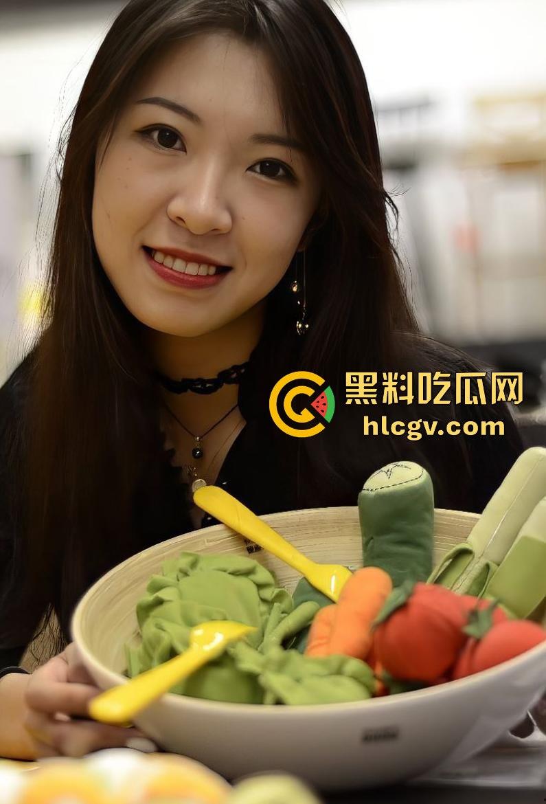 天津少妇【曾萱】被金主包养,变态老板羞辱虐待,黑木耳被玩到喝尿,视频曝光震惊众人!-7