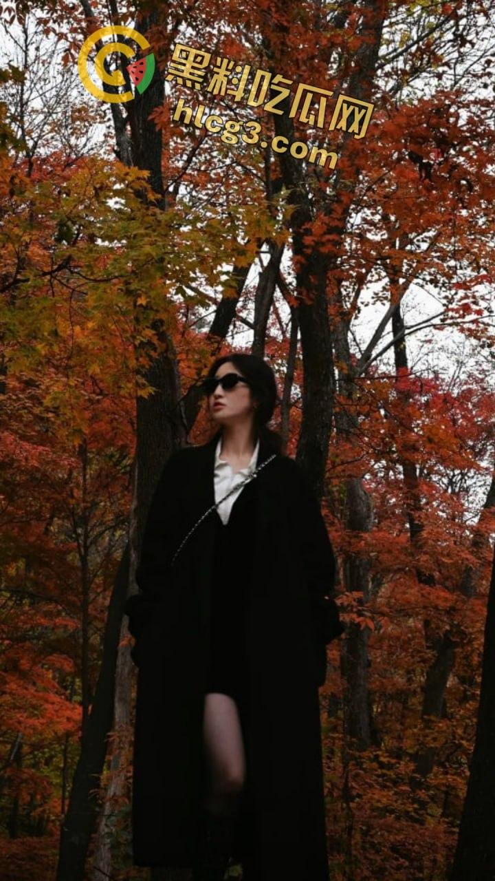 抖音网红『只有鱼刺』真空激凸舞蹈视频流出！长腿眼镜婊激情热舞乳头清晰可见！-3