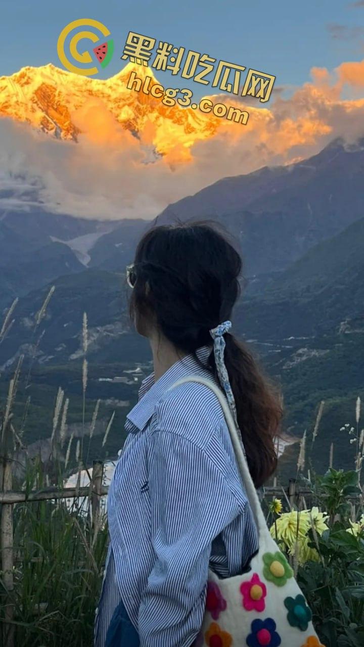 抖音网红『只有鱼刺』真空激凸舞蹈视频流出！长腿眼镜婊激情热舞乳头清晰可见！-9