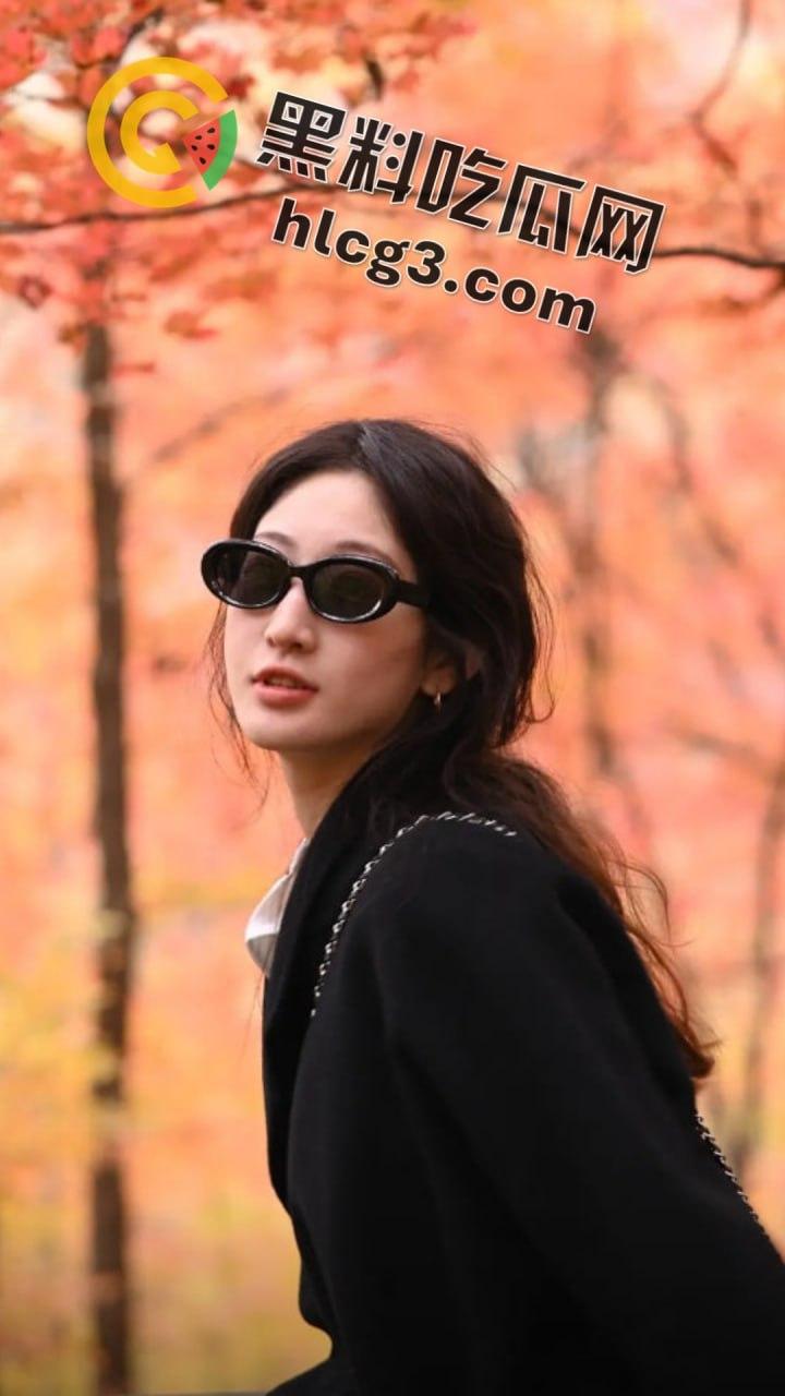 抖音网红『只有鱼刺』真空激凸舞蹈视频流出！长腿眼镜婊激情热舞乳头清晰可见！-10