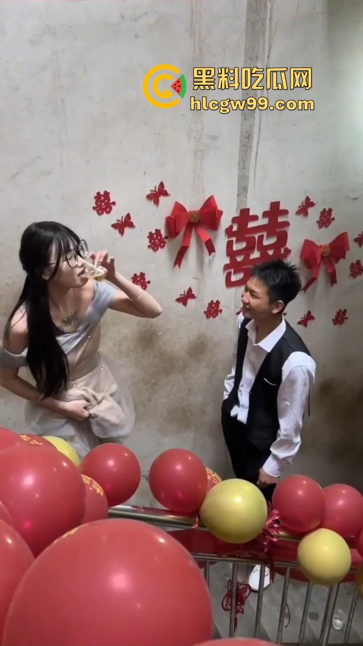 广西老表结婚,伴娘拦路奶子太犯规,伴郎不闯关就算了,光盯着人家胸看,感觉不错想再办一场?-2