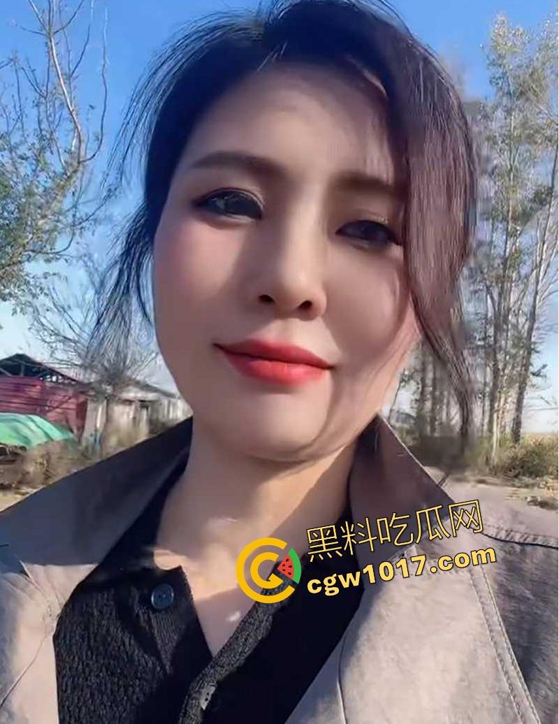 快手熟女网红【二娘肚皮舞】玩裸聊掰穴自慰喷尿!风韵犹存的微胖身材,犹如西瓜大的巨乳,比基尼骚裤下藏着久经沙场的肥穴!-5