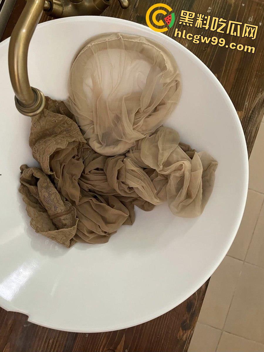 北体学院舞蹈老师【宋欣】学生心中的女神沦为主人的精盆母狗，一字马体位操逼不敢想有多爽-3