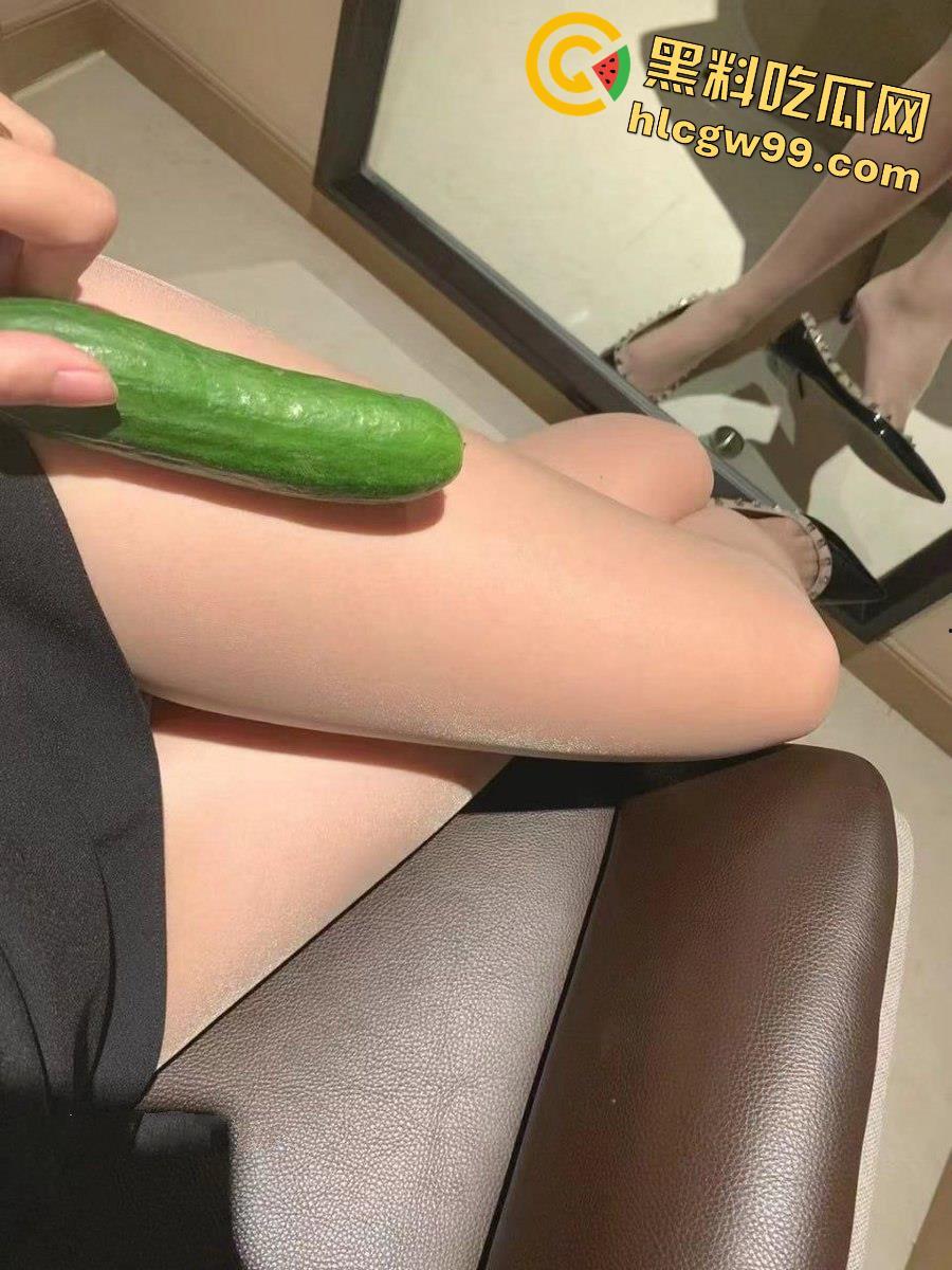 北体学院舞蹈老师【宋欣】学生心中的女神沦为主人的精盆母狗，一字马体位操逼不敢想有多爽-25