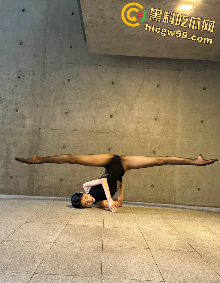 北体学院舞蹈老师【宋欣】学生心中的女神沦为主人的精盆母狗，一字马体位操逼不敢想有多爽-45