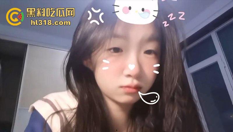 广西职业学院眼镜妹【江洁怡】自慰视频曝光,清纯嫩妹化身反差小骚逼,摸奶露穴淫荡诱惑,嫩出水了!-4