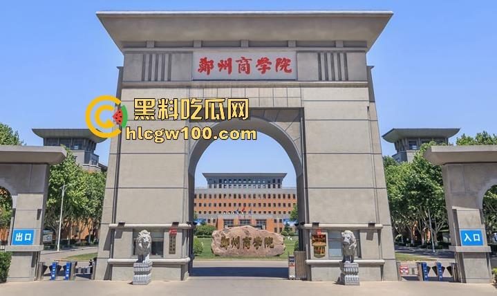 郑州商学院教室不学计算机学日逼,监控直接曝光成年度大瓜,教室性价比吊打大床房,同学你火了知道吗?-2