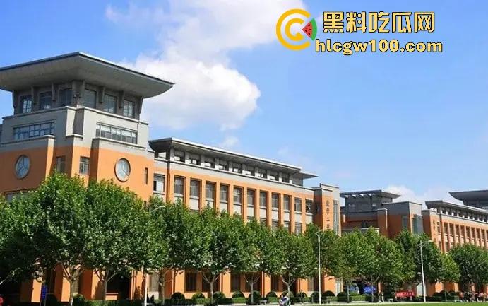 郑州商学院教室不学计算机学日逼,监控直接曝光成年度大瓜,教室性价比吊打大床房,同学你火了知道吗?-5