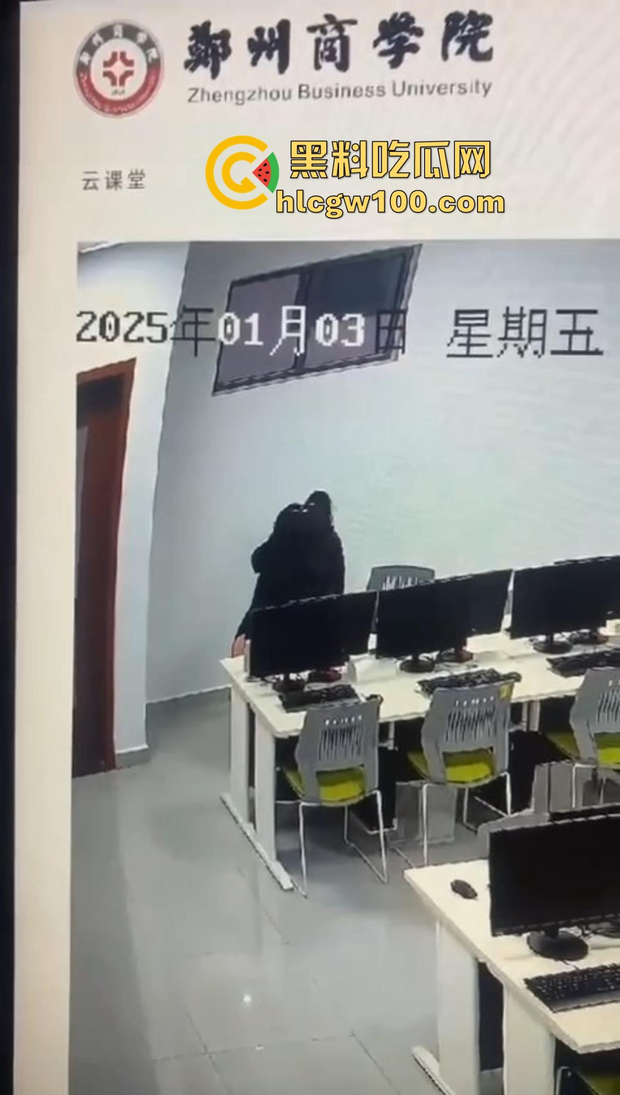 郑州商学院教室不学计算机学日逼,监控直接曝光成年度大瓜,教室性价比吊打大床房,同学你火了知道吗?-8