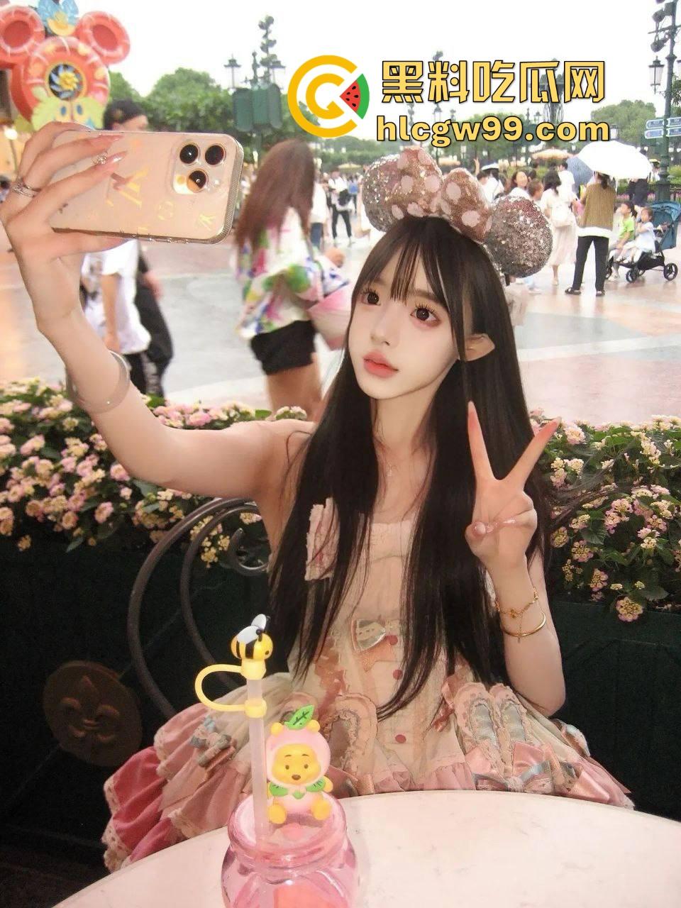 南京瓜友美梦成真,邻居姐姐肤白貌美大长腿，车震中长腿姐姐深喉鸡巴还用脚夹，柔韧性堪比体操冠军！-2