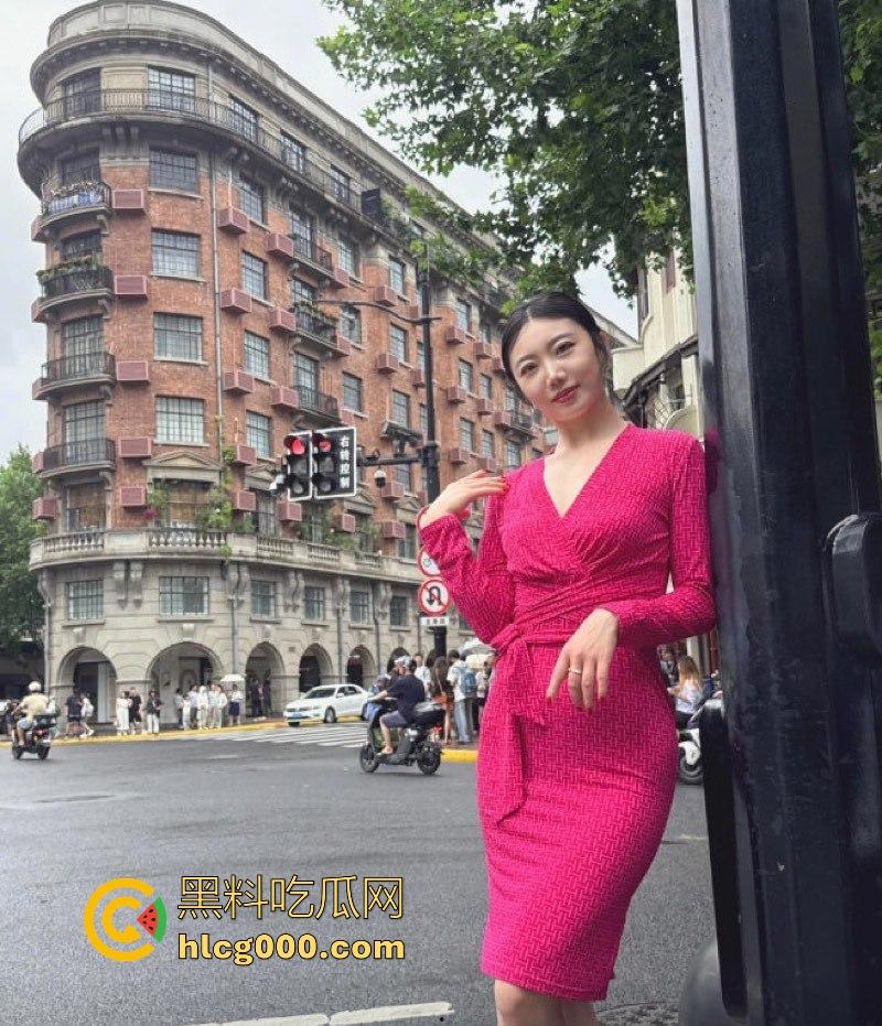 抖音健身网红【美式加满】极品身材御姐，各种情趣装骚舞诱惑，极致的肥奶翘臀，鸡巴看了直喷！-3