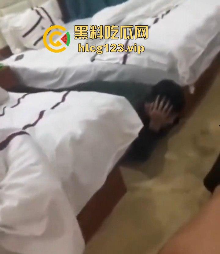 佤邦抓电信诈骗现场直播!一人六机连骗五线,正诈骗得起劲,警察直接端了!-4