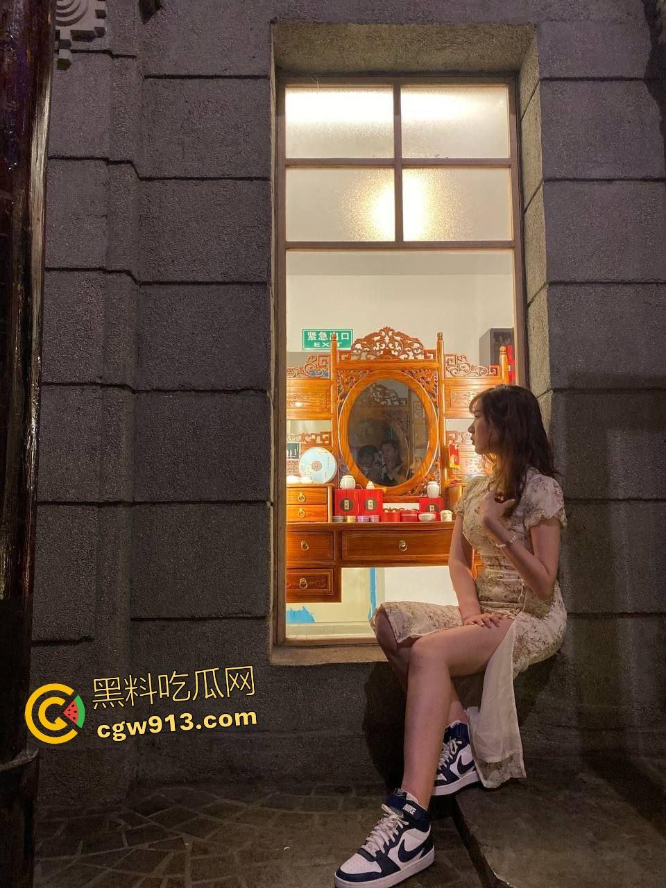 唐山初中生【徐明凤】沉迷内射!颜射精致小脸还舔干净吞精,被男友捆绑发出鸡一般的呻吟声!-3