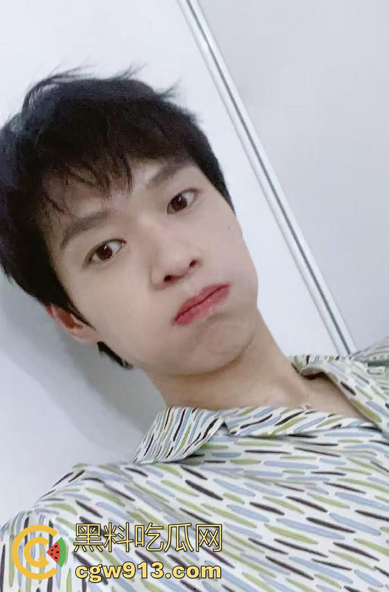 顶流男星【魏大勋】,被曝迷奸网红前女友,各种pua套路聊天记录,还自拍迷奸视频,女主被折磨导致崩溃!-11