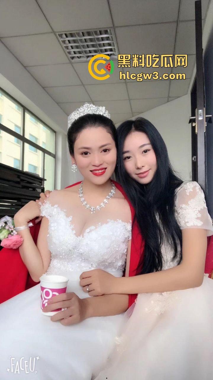 河南婚礼伴娘当场大秀口技吃香蕉 舔舐深喉一气呵成 熟练口技让人怀疑平时练了多少次 吃得又快又深还不断!-11