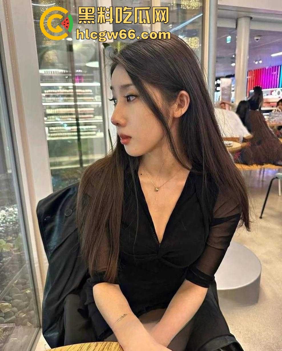 KTV包厢做爱!极品嫩妹包房内被后入翘臀 打开房门走廊按头口爆 上演刺激性爱!-1