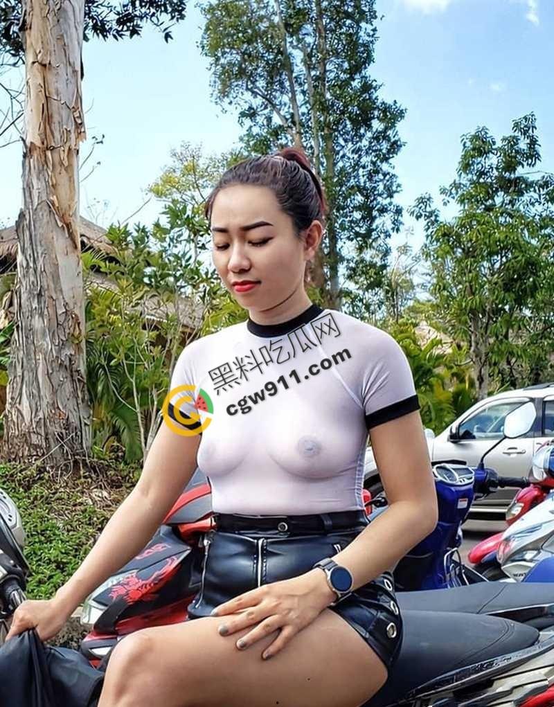 湖南人妻【黄小桃】的大胆暴露挑逗!真空逛街,夹着肛塞大胆露穴,寻求刺激后被爆操-8