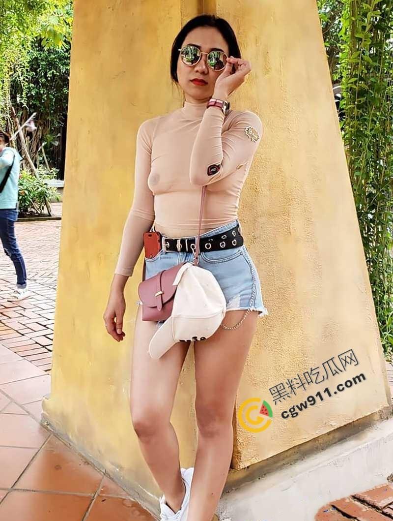 湖南人妻【黄小桃】的大胆暴露挑逗!真空逛街,夹着肛塞大胆露穴,寻求刺激后被爆操-10