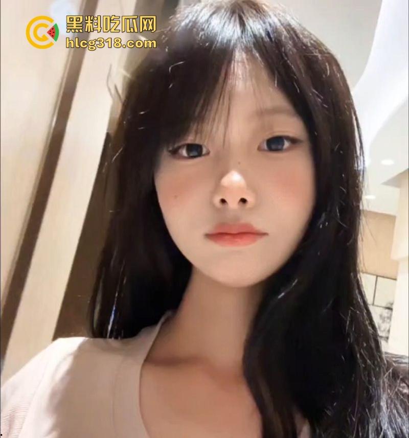 常州艺术学院学妹【樊语】约炮视频曝光!近距离欣赏美胸嫩鲍,露脸性爱镜头让人爱不释手!-1