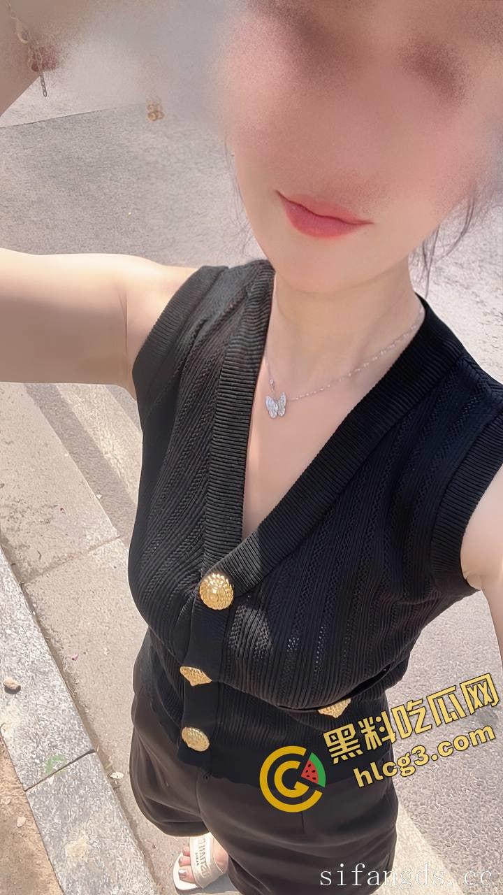 大神真实乱伦大姨子 推特『喜欢我的大姨子』各种爆操大姨子 记录多场景性爱视频流出!-8