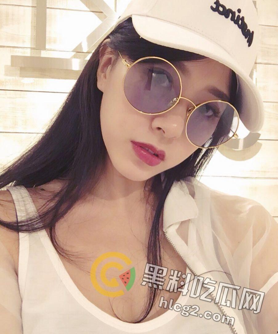 台湾新闻传播大学极品美女生活照与大尺度视频遭ICOLD外泄,床上表现让人惊叹!-7