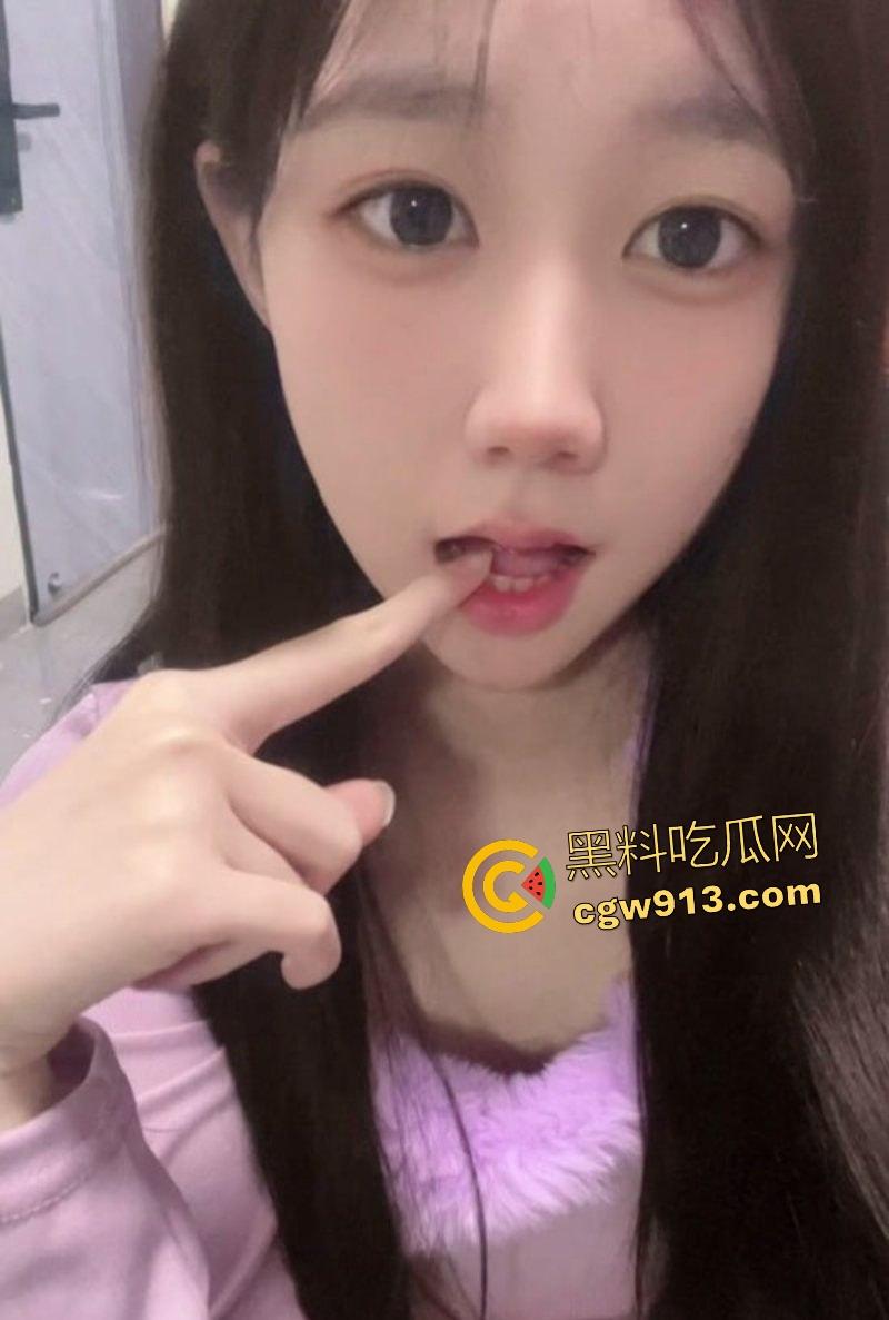 B站萝莉主播【栗酥酥酥】,变身风骚小护士!清纯外表下露奶摸逼,舔着手指意淫做爱!-2