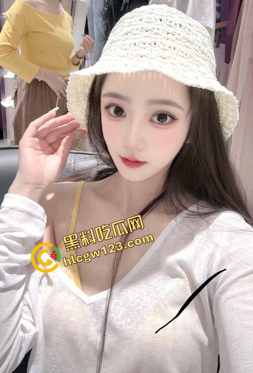 苏州车友群极品骚女【张玖欣】口交爆操，当场被当肉便器爆干，喉交啧啧响，淫叫刺耳舔到男主差点断气！-4