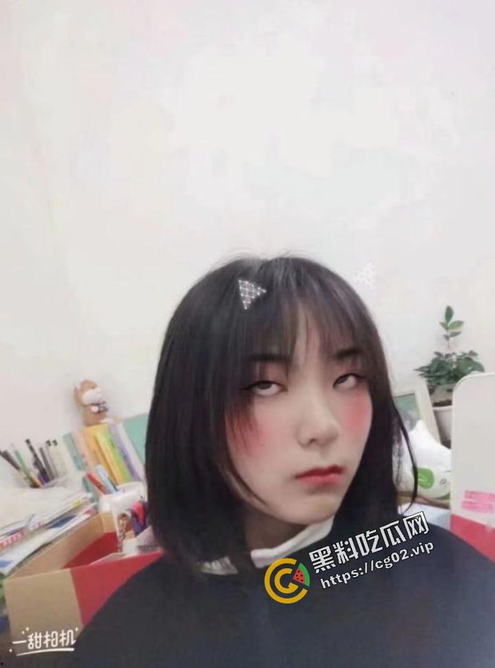 贵州财经学院 商务英语专业 长相清纯的反差骚母狗【常雪】与男友兄弟约炮 现实版本的我跟你拜把子你惦记我马子-4