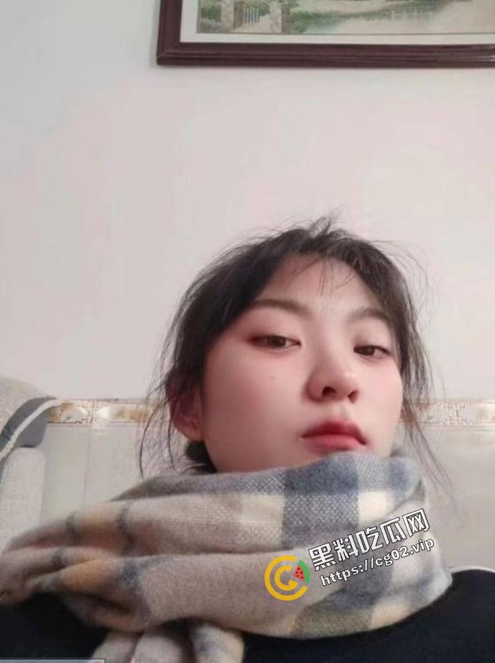 贵州财经学院 商务英语专业 长相清纯的反差骚母狗【常雪】与男友兄弟约炮 现实版本的我跟你拜把子你惦记我马子-6