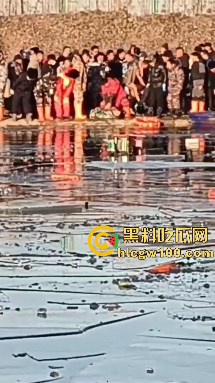 唐山玉田冰钓场惊爆巨祸！多人瞬间落水，冰面坍塌酿惨剧，生死瞬间引关注-5