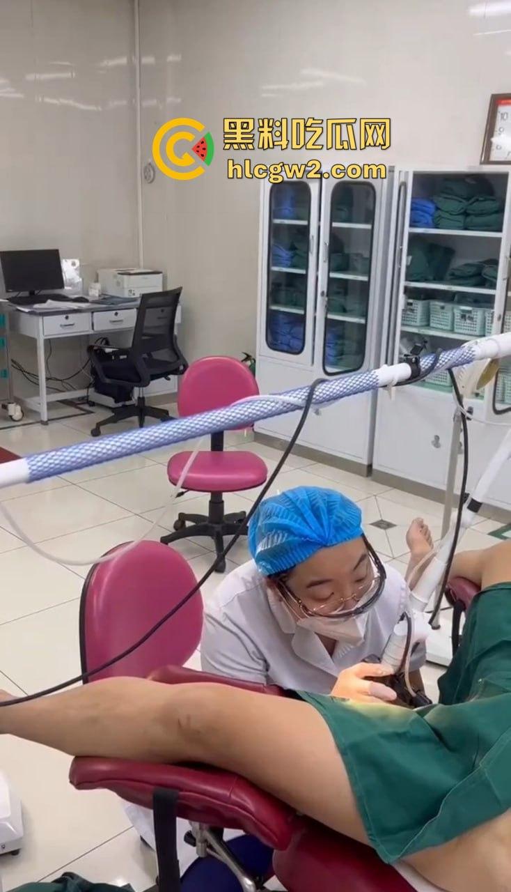 富婆和小仙女玩私处美容!十几年鸡变处女,3万就能换粉木耳,逼都被蒸冒烟了粉嫩得像刚出炉!-10