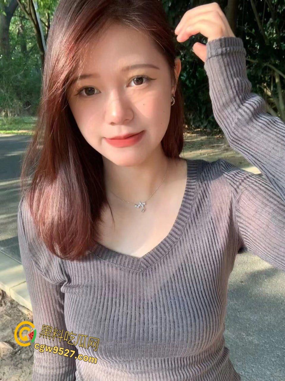 带妹妹去公园遛狗,饥渴的妹妹主动挑逗撩骚,在小树林激情野战,无套内射粉嫩蝴蝶,浪叫销魂酥耳!-1